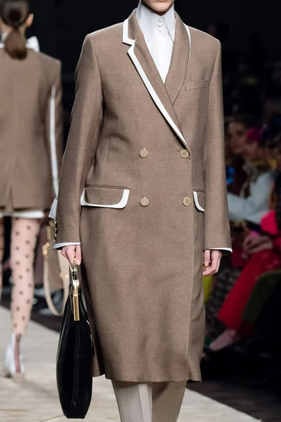 Look 3